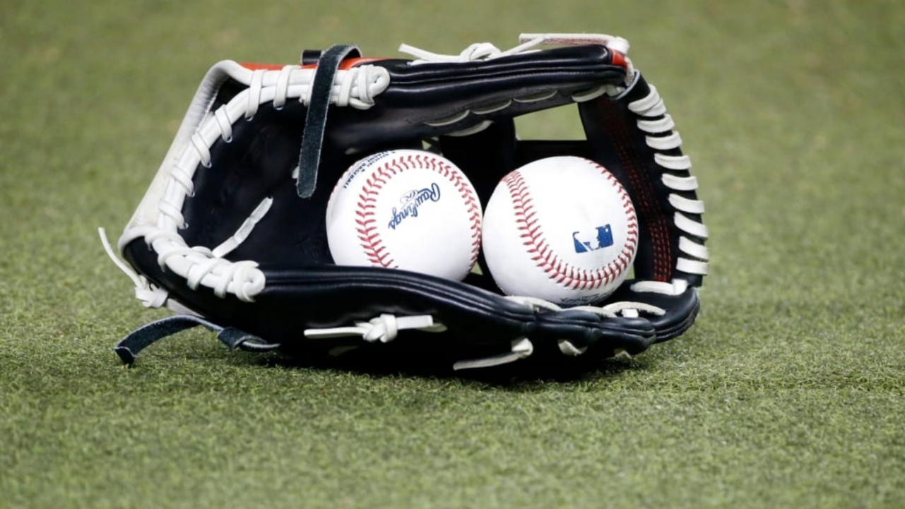 Grandes Ligas de béisbol posponen inicio de temporada por conflicto con jugadores