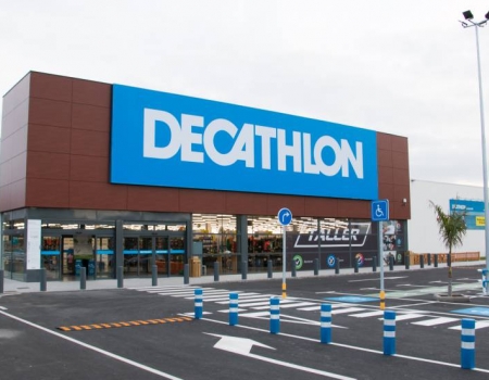 Decathlon, a por otro nicho: entra en yoga con la marca Kimjaly