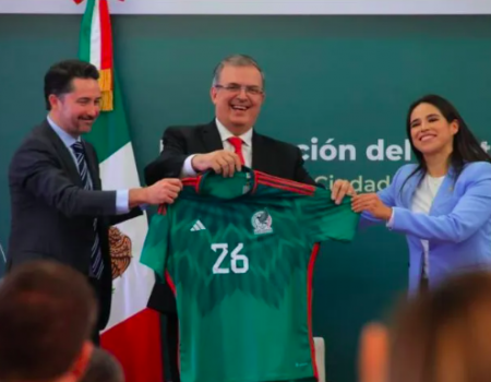 Marcelo Ebrard espera que mexicanos no reciban latigazos por portarse mal en el Mundial