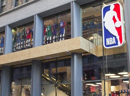 Fanatics y la NBA siguen explotando el ‘offline’ con la apertura de una tienda en París