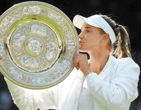 Las raíces de la campeona Rykabina cimbran Wimbledon